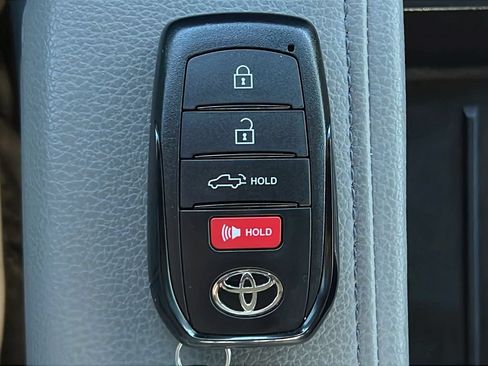Used 2024 Toyota Tundra Limited AWD/4WD image 27