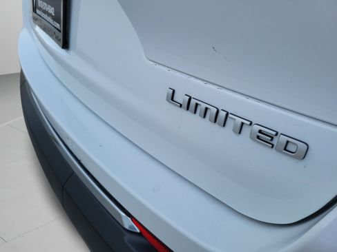 Used 2025 Jeep Grand Cherokee L Limited RWD image 32