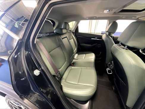 Used 2024 Kia Seltos SX w/ SX Sunroof Package AWD/4WD image 16