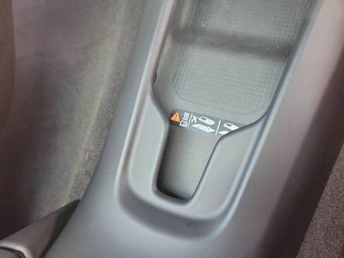 Used 2024 Chevrolet Corvette Stingray Premium Cpe w/ Z51 Performance Package image 28