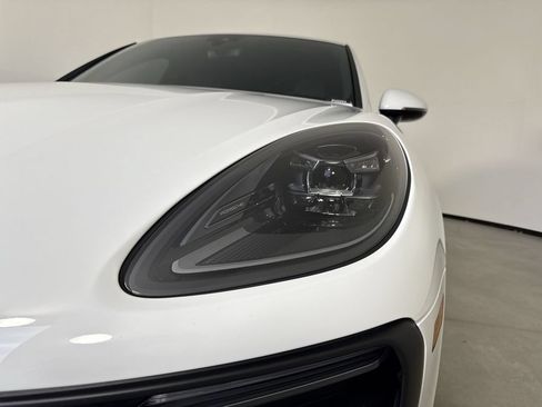 Certified 2024 Porsche Macan w/ Premium Plus Package AWD/4WD image 11