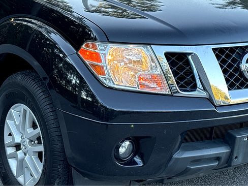 Used 2020 Nissan Frontier SV image 24