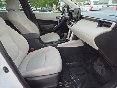 Used 2025 Toyota Corolla Cross L FWD image 14