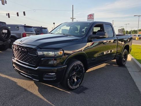 Used 2025 RAM 1500 Big Horn AWD/4WD image 3