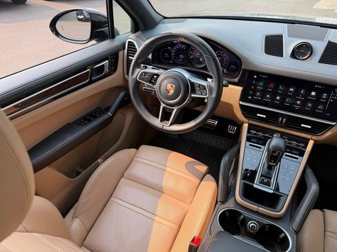 Used 2023 Porsche Cayenne S AWD/4WD image 6