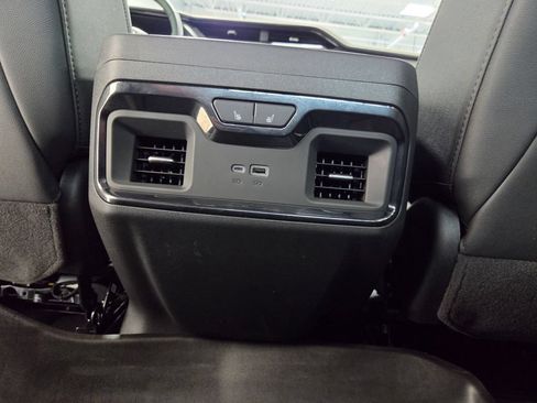 Used 2025 GMC Sierra 1500 AT4 w/ Technology Package AWD/4WD image 24