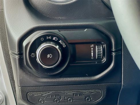 Used 2024 Jeep Wrangler Unlimited Sahara w/ Technology Group AWD/4WD image 14