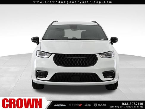 New 2026 Chrysler Pacifica Select w/ S Appearance Package image 2