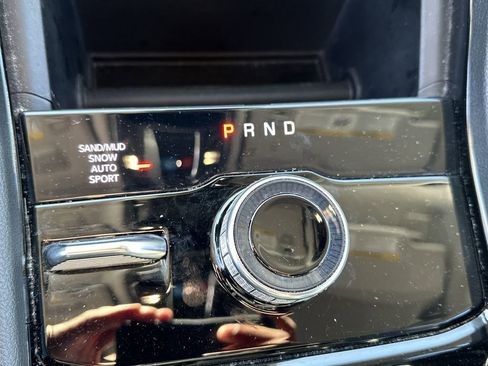 Used 2023 Jeep Grand Cherokee L Limited w/ Black Appearance Package image 33