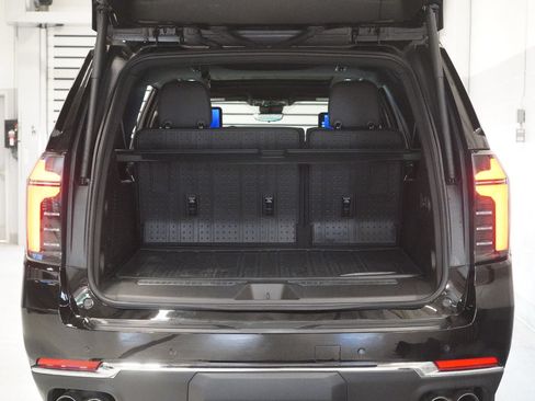 Used 2025 Chevrolet Suburban Premier AWD/4WD image 34