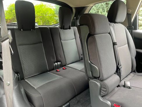 Used 2017 Nissan Pathfinder S AWD/4WD image 40