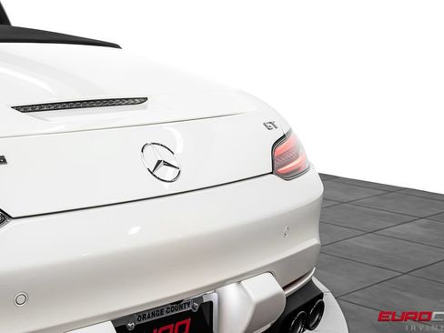 Used 2021 Mercedes-Benz AMG GT Roadster image 22
