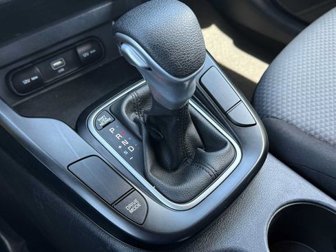Used 2025 Kia Soul LX w/ LX Technology Package FWD image 26