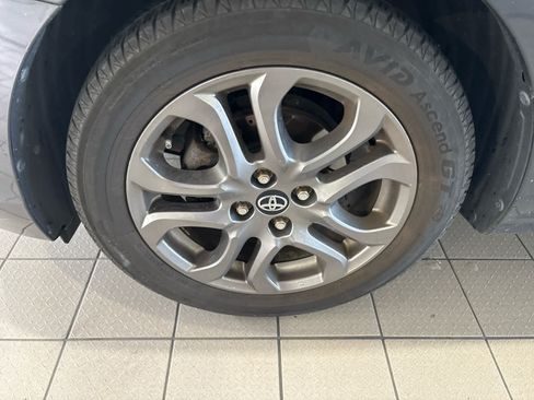 Used 2019 Toyota Yaris LE FWD image 18