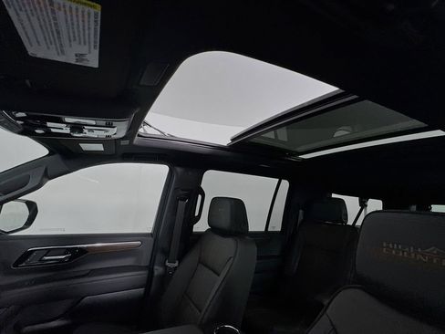 Certified 2026 Chevrolet Suburban High Country AWD/4WD image 21
