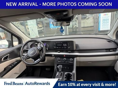 Used 2024 Kia Carnival LX FWD image 11