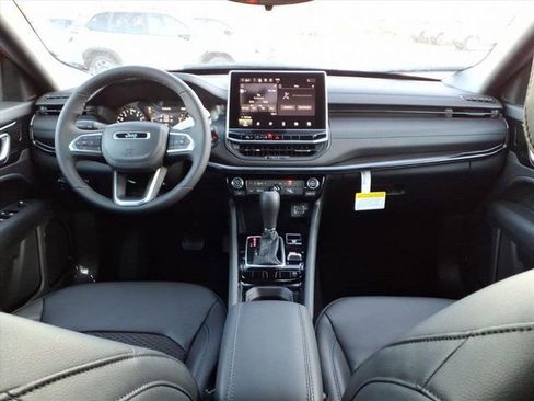 New 2026 Jeep Compass Latitude image 6