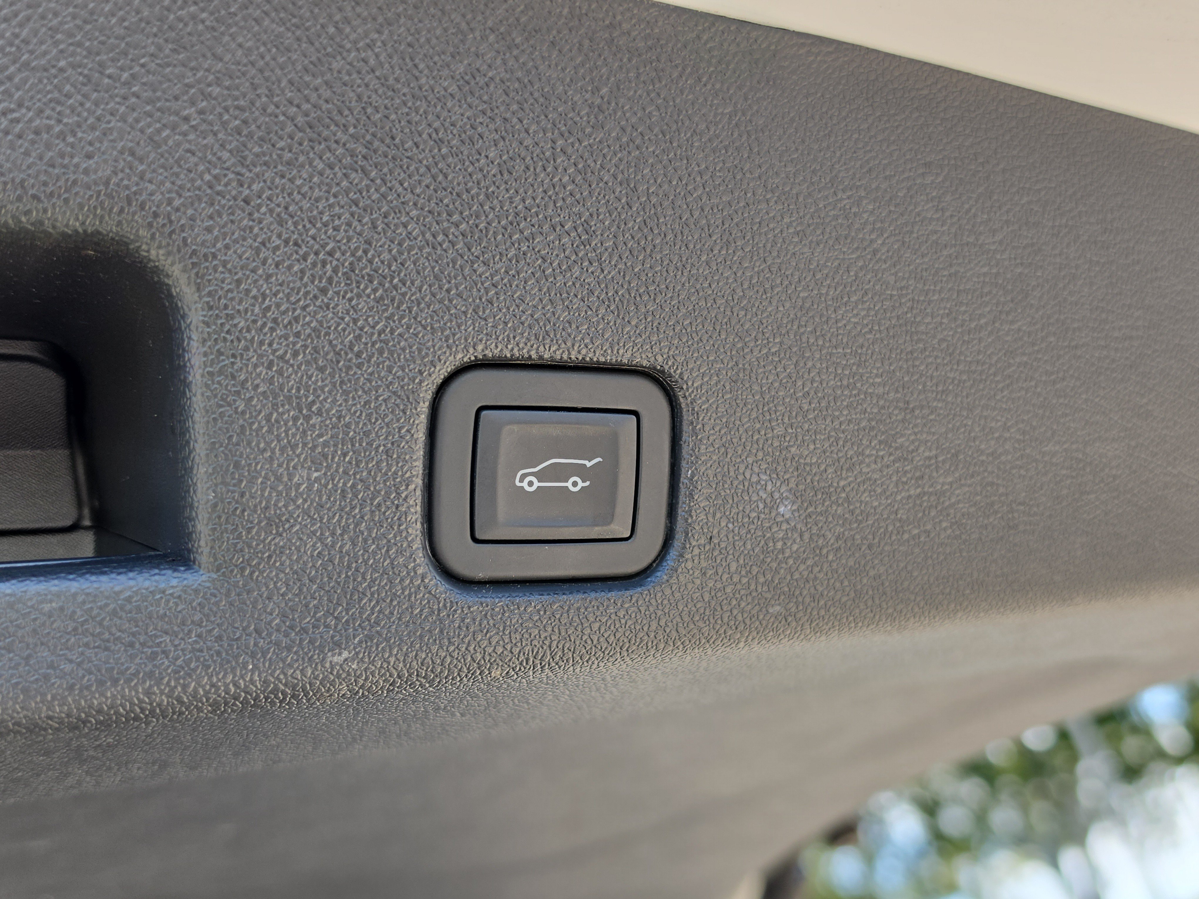 Used 2025 Chevrolet Traverse LT FWD image 11