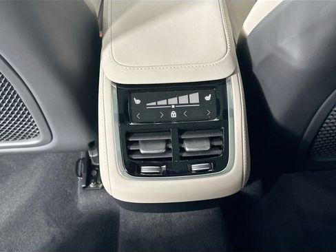 New 2026 Volvo XC90 B5 Plus w/ Protection Package Premier AWD/4WD image 30