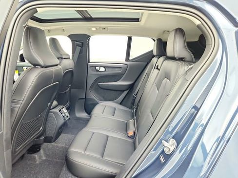 New 2026 Volvo XC40 B5 Core w/ Climate Package image 24