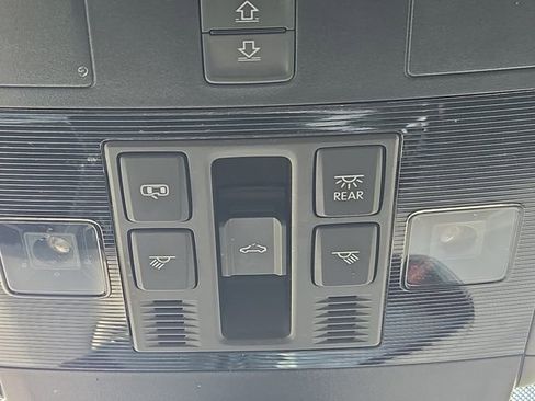 Used 2022 Volkswagen Tiguan SE R-Line AWD/4WD image 25