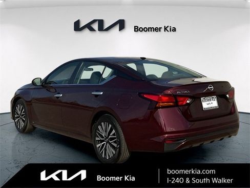 Used 2024 Nissan Altima 2.5 SV image 7
