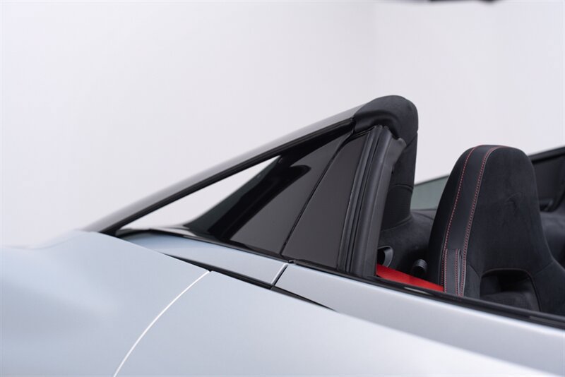 Used 2024 McLaren 750S Spider RWD image 28