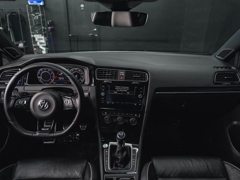 Used 2018 Volkswagen Golf R 4-Door image 44