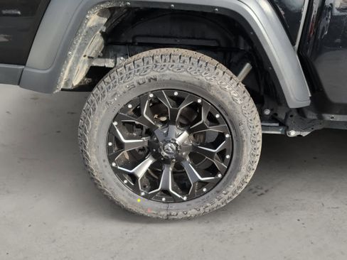 Used 2023 Jeep Gladiator Sport w/ Trailer Tow Package image 11