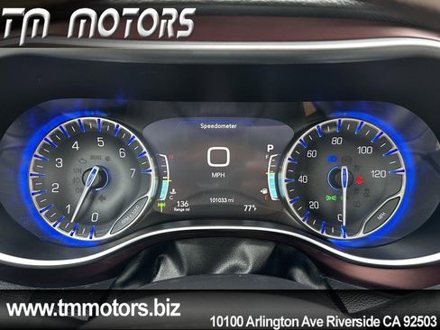 Used 2017 Chrysler Pacifica Limited w/ UConnect Theater Package FWD image 17
