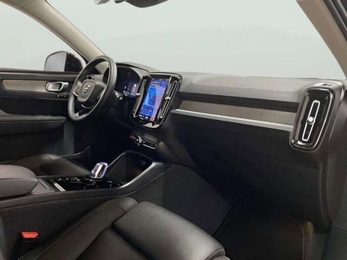 Used 2025 Volvo XC40 B5 Plus image 70