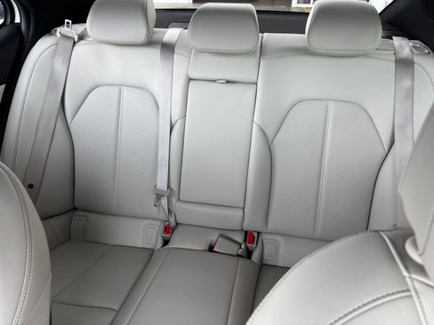 Used 2025 Genesis G70 2.5T image 39