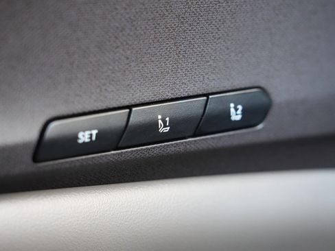 Used 2025 Kia Carnival SX FWD image 18