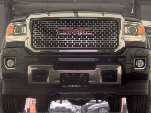 Used 2016 GMC Sierra 2500 Denali w/ Duramax Plus Package AWD/4WD image 3