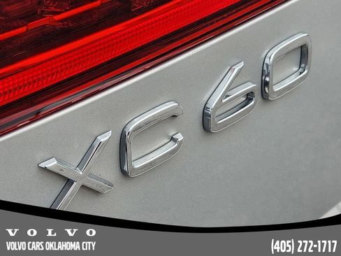 Certified 2025 Volvo XC60 T8 Plus w/ Protection Package Premier image 9