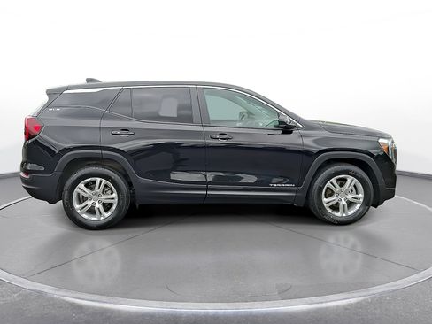 Used 2024 GMC Terrain SLE FWD image 9