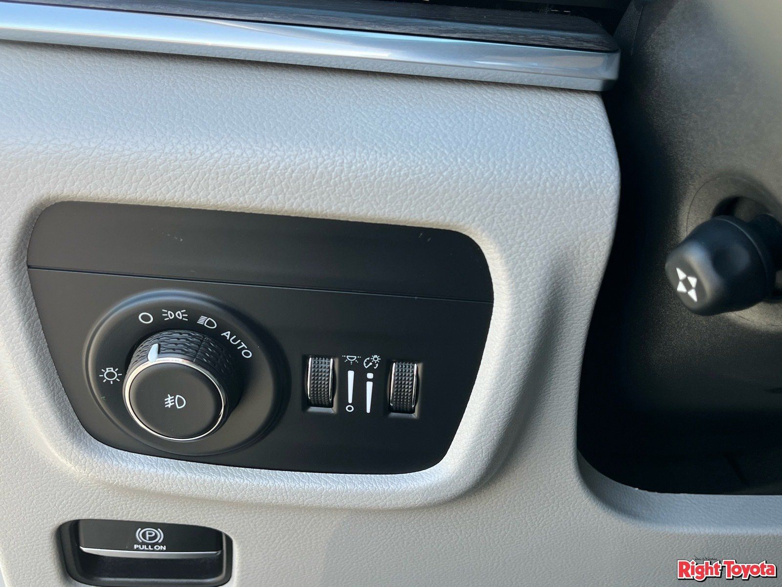 Used 2023 Jeep Grand Cherokee L Overland AWD/4WD image 32