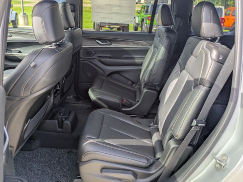 New 2026 Jeep Grand Cherokee L Limited AWD/4WD image 11