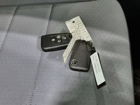 Used 2025 Volkswagen Jetta SE w/ Sunroof Package FWD image 34
