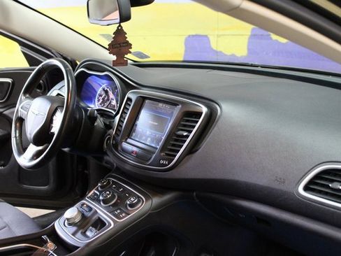 Used 2015 Chrysler 200 Limited w/ Comfort Group image 9