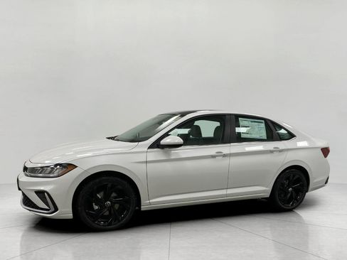 New 2026 Volkswagen Jetta SE image 7