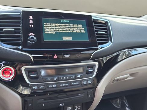 Used 2021 Honda Pilot Touring image 9