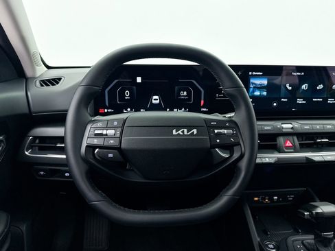 Used 2025 Kia K4 EX image 3