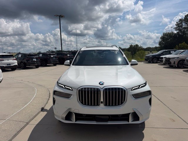 Used 2026 BMW X7 xDrive40i AWD/4WD image 3