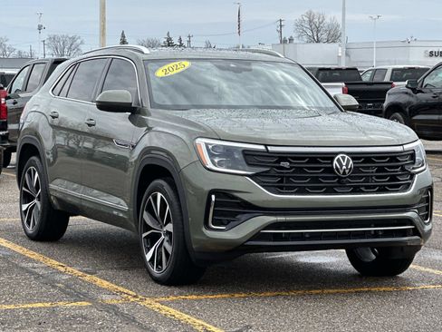 Used 2025 Volkswagen Atlas Cross Sport SEL Premium R-Line image 6
