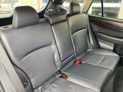 Used 2019 Subaru Outback 2.5i Limited AWD/4WD image 15