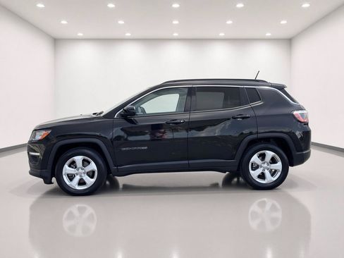 Used 2021 Jeep Compass Latitude w/ Sun and Sound Group FWD image 2