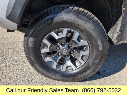 Used 2018 Toyota Tacoma TRD Off-Road w/ Technology Package image 26
