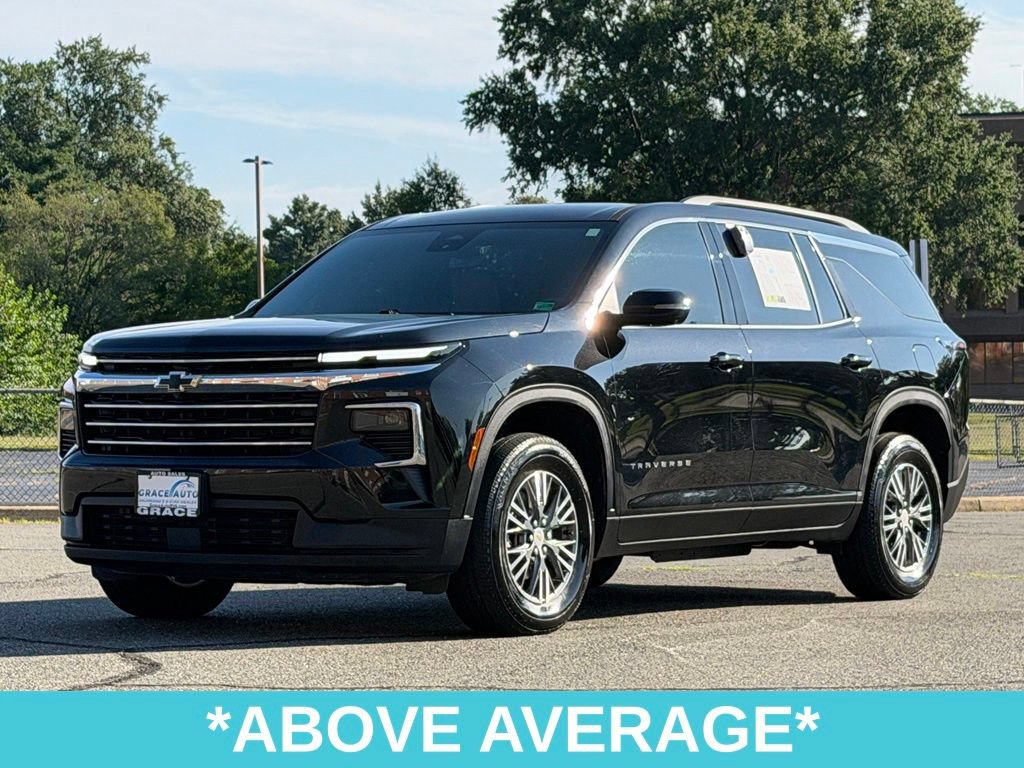 Used 2024 Chevrolet Traverse LT FWD image 3