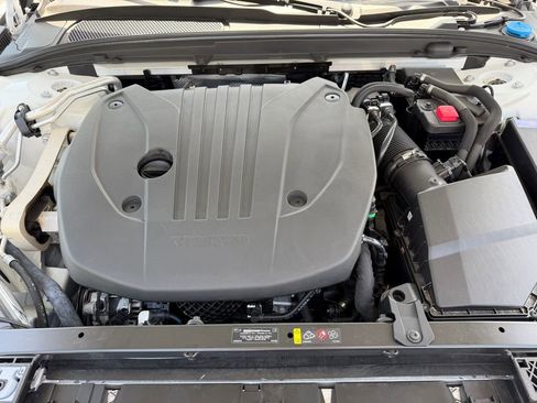 Used 2024 Volvo V60 B5 Cross Country Plus image 36